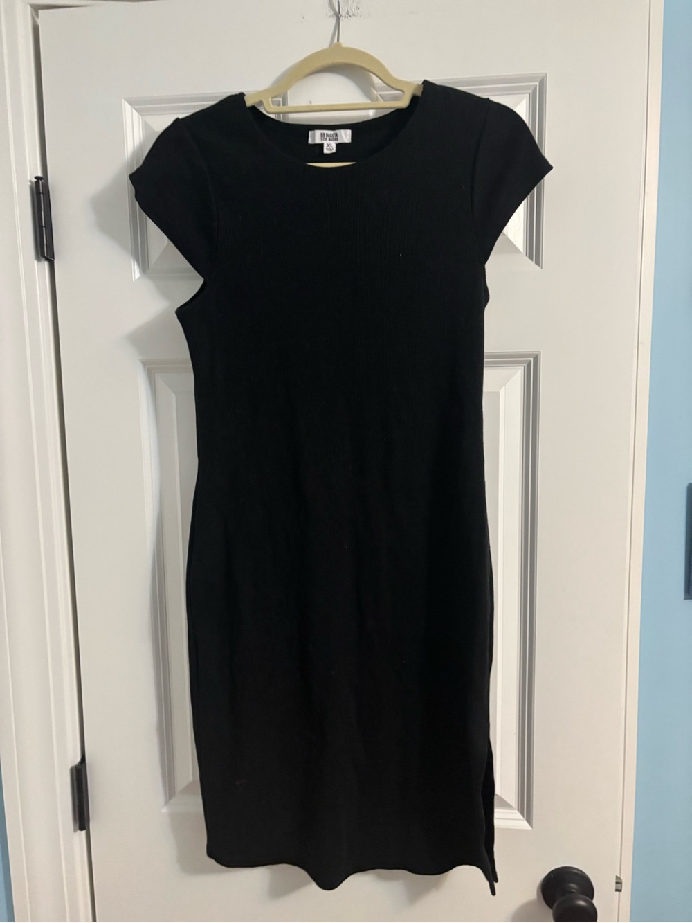 BB Dakota by Steve Madden Black Cap-Sleeve Midi Sheath Dress